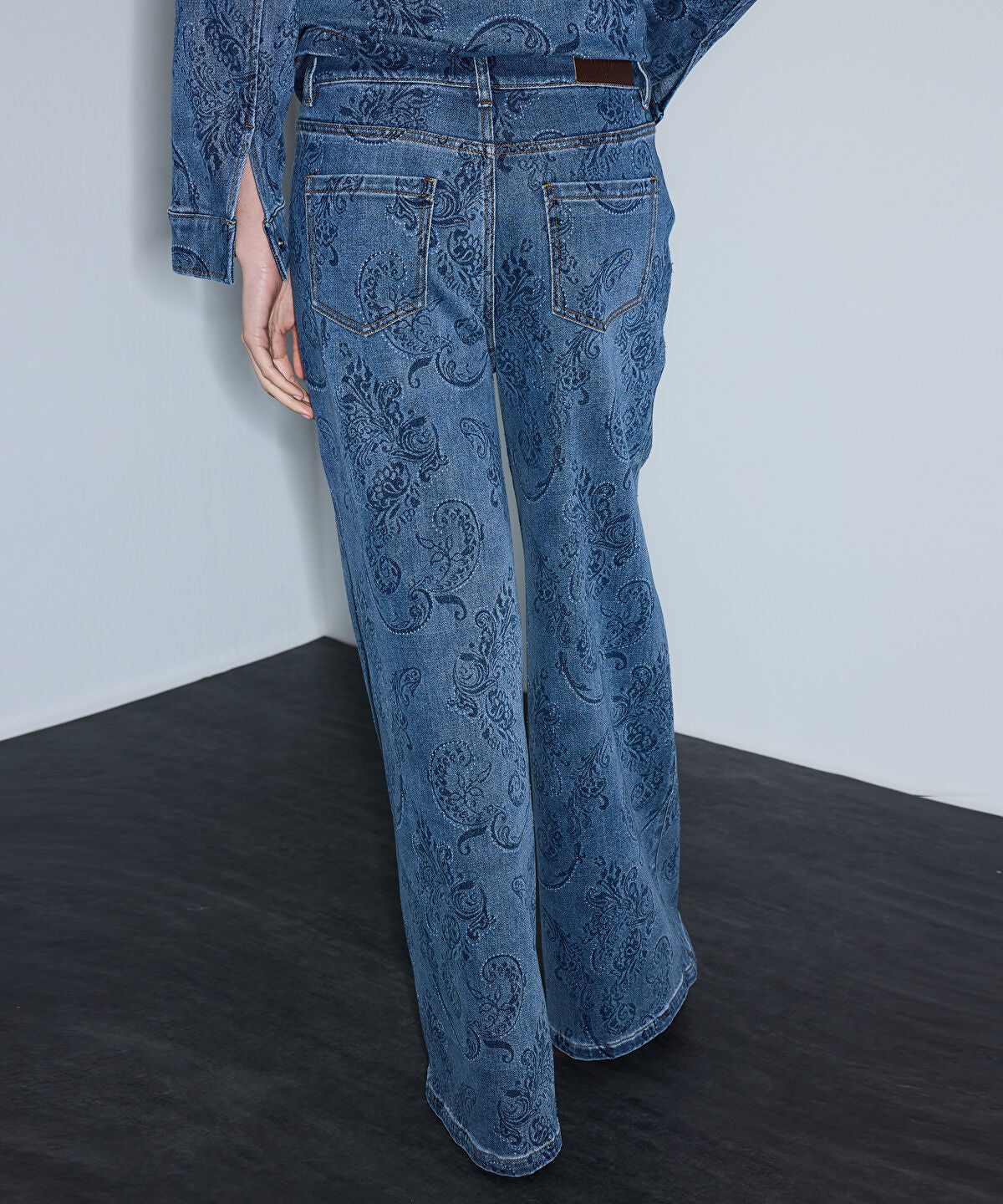 Printed Wide-Leg Jeans